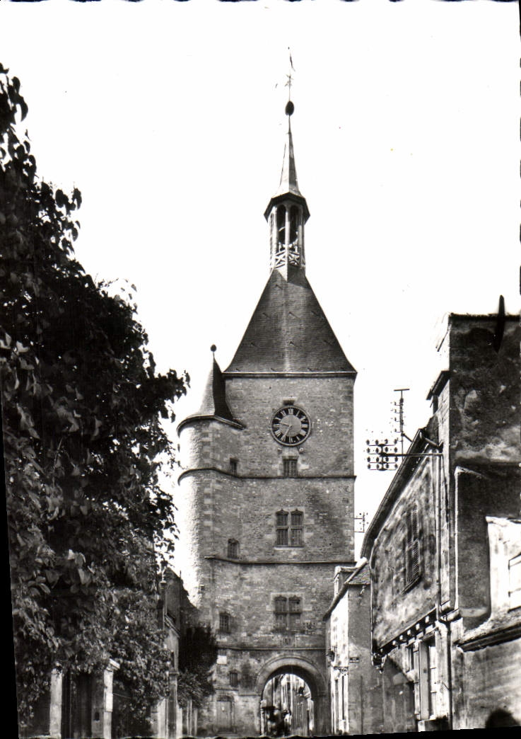 CPM Avallon La Tour De L'Horloge