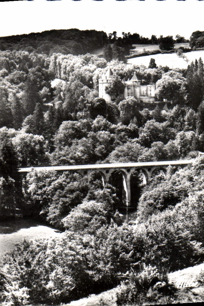 CPM Chastellux Sur Cure Le Chateau Et Le Viaduc Sur La Cure