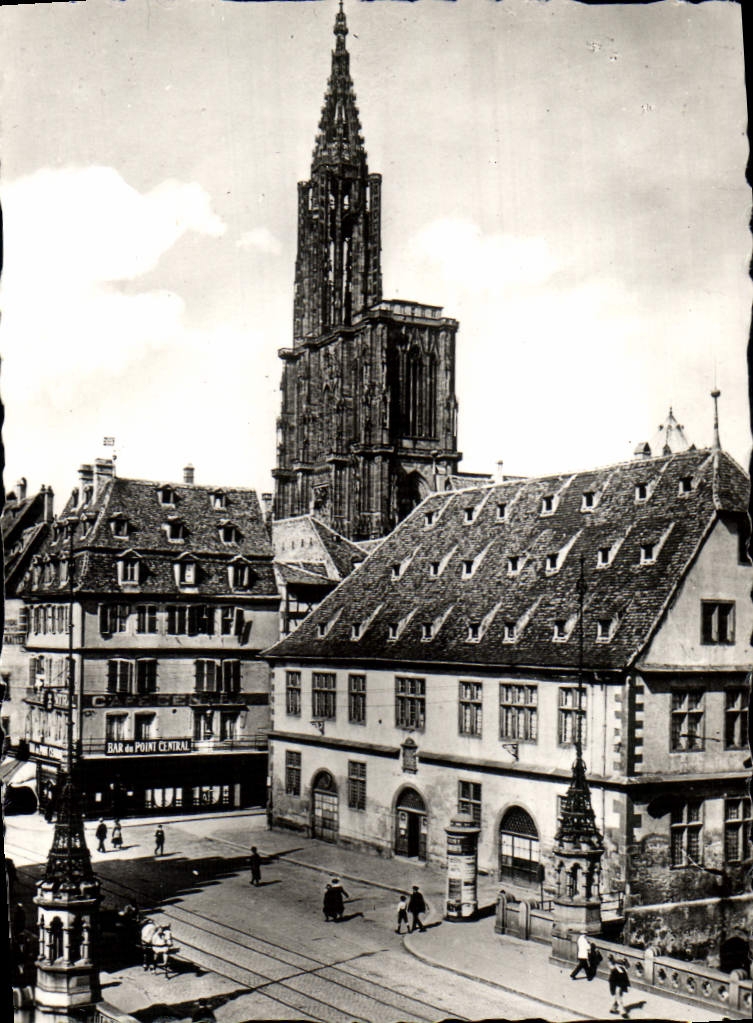 POSTAL MODERNA Estrasburgo vista en la catedral y el museo histórico