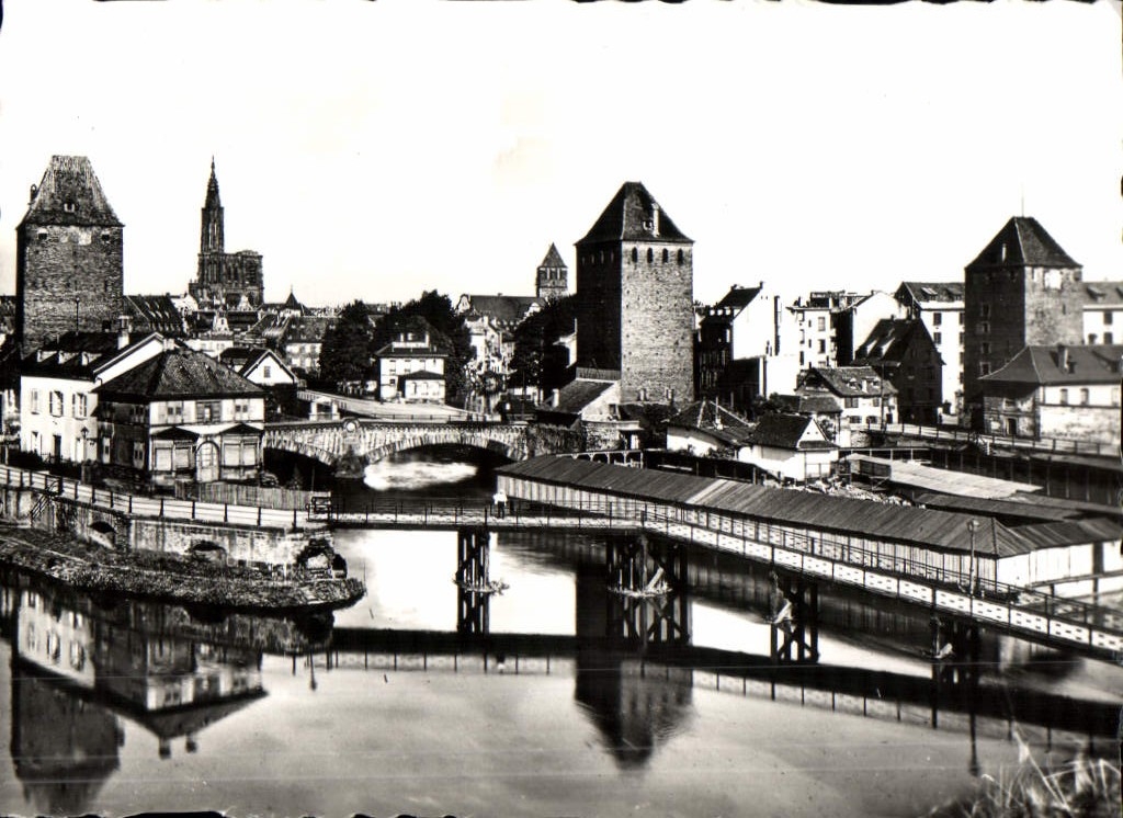 POSTAL MODERNA las mujeres mayores de Estrasburgo viajan con los puentes cubiertos