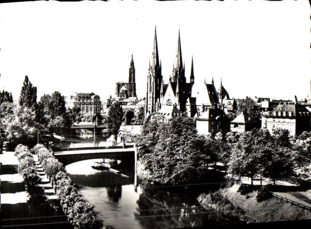 POSTAL MODERNA Estrasburgo la iglesia de San Pablo y la catedral