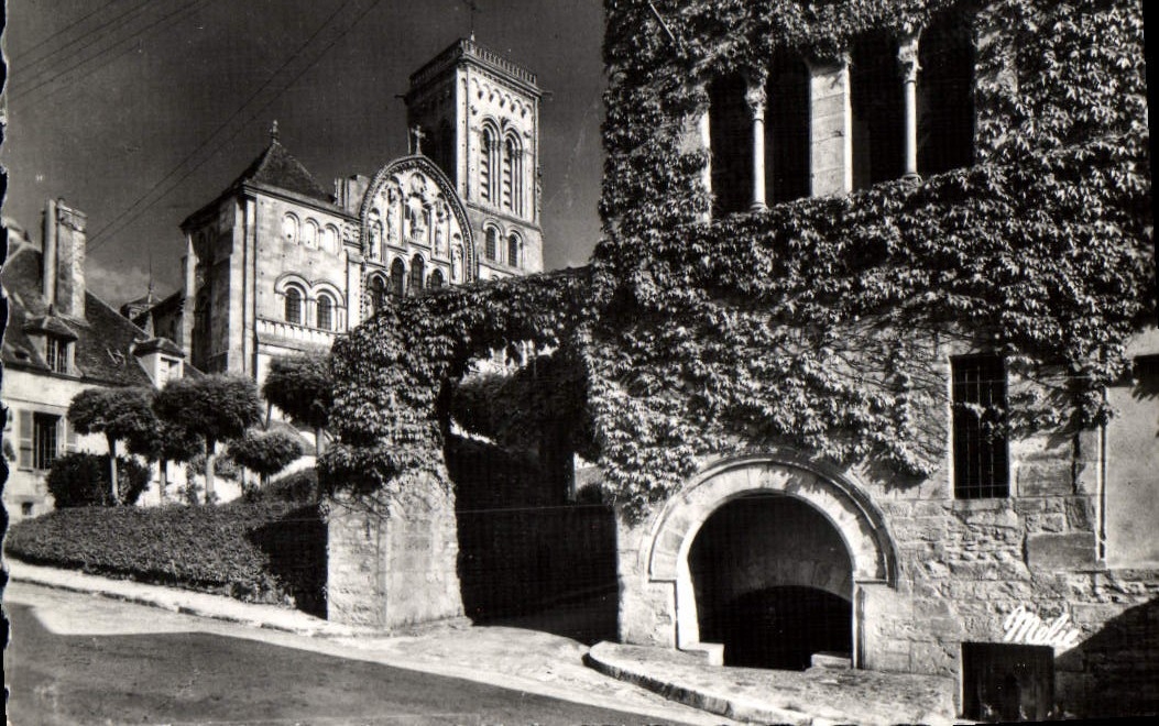 MODERN CARD Vezelay Abbey church Of the Madeleine the old Vault Of the Ursulines