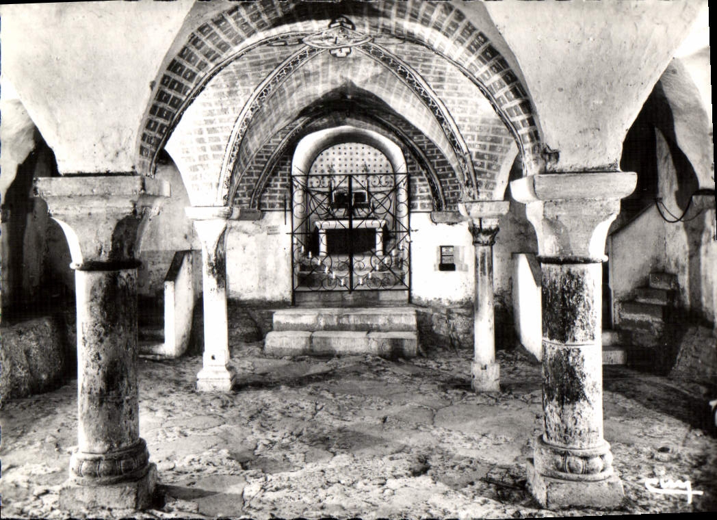 CPM Vezelay Eglise Abbatiale De Sainte Madeleine Crypte