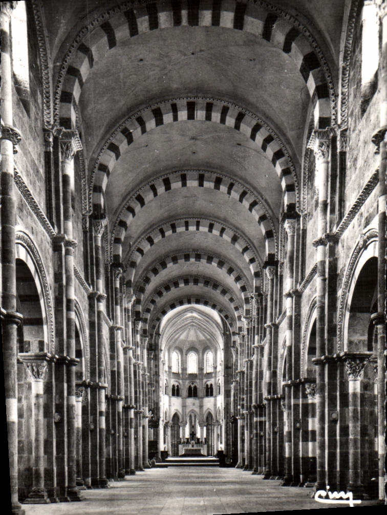 CPM Vezelay Eglise Abbatiale De La Madeleine la nef