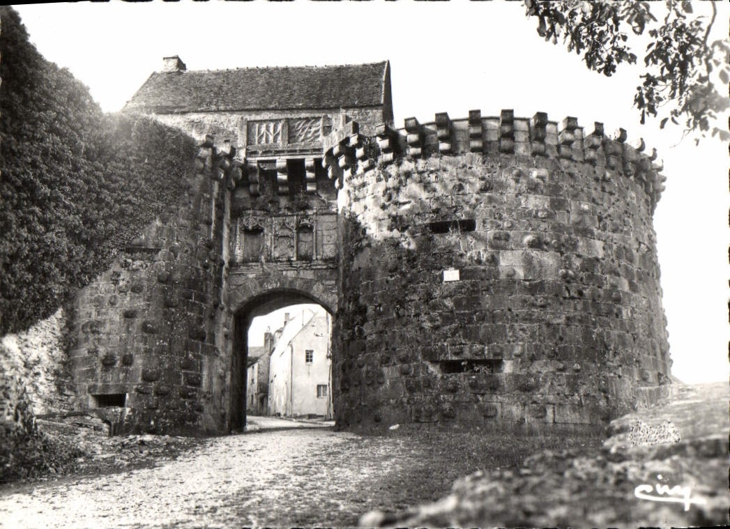 MODERN CARD Vezelay the Covered way And the New Gate
