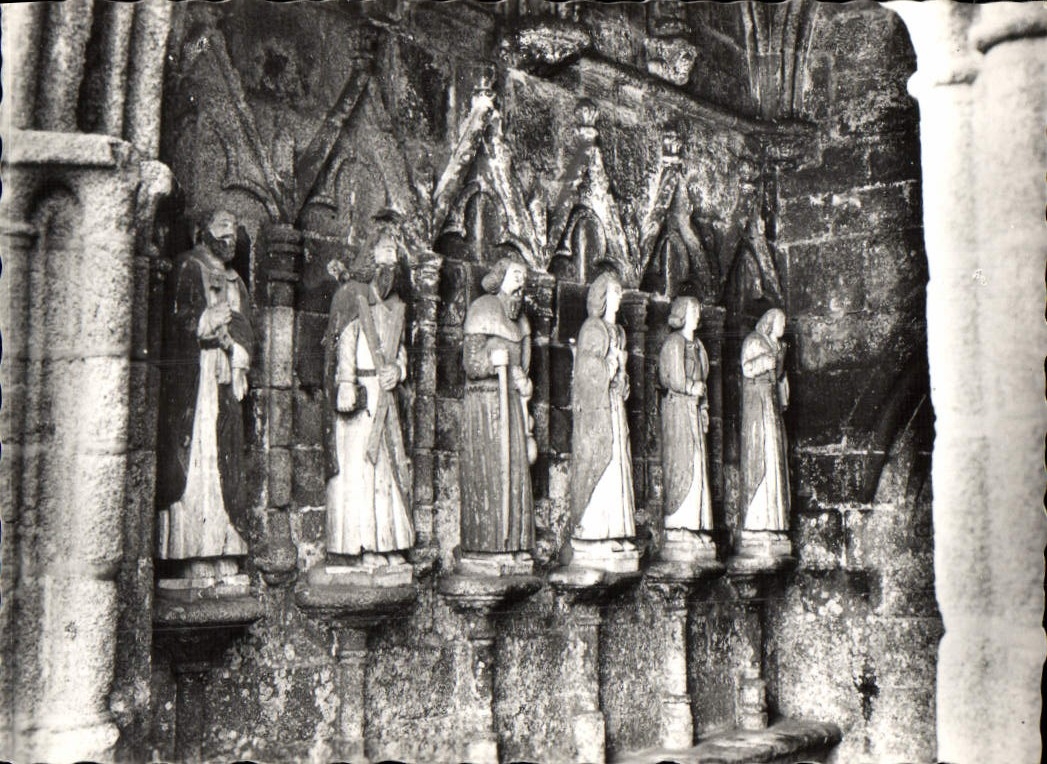 CPM Plouha Chapelle De Kermaria An Isquit Statues Des Apotres Sous Le Porche Cote Gauche
