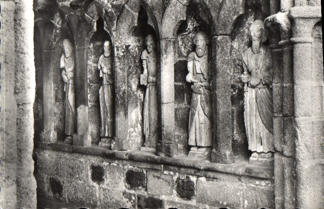 CPM Plouha Chapelle De Kermaria An Isquit Statues Des Apotres Sous Le Porche