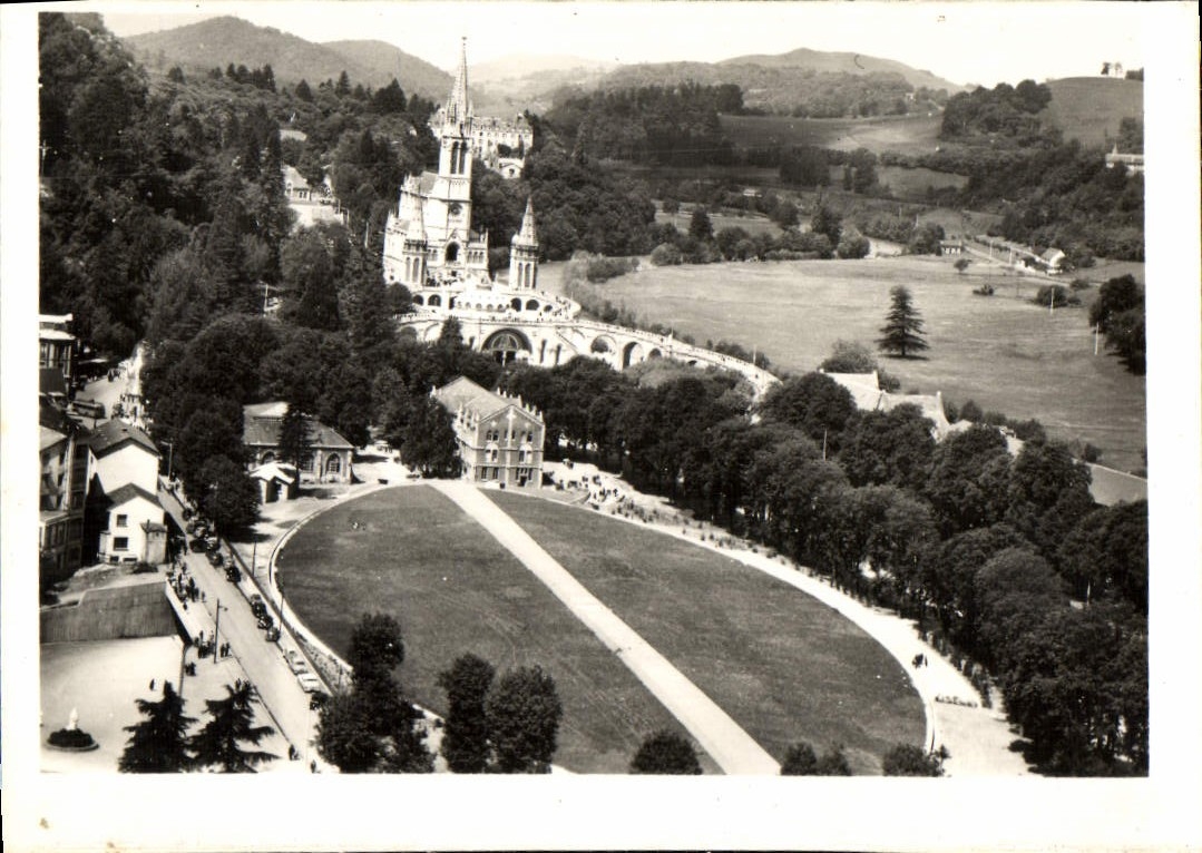 MODERN CARD Heavy the Basilica the Underground Basilica Black and white St