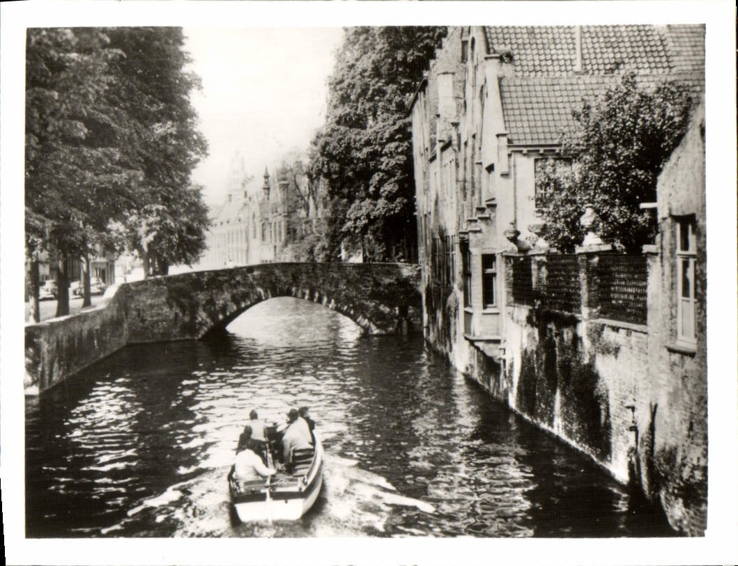 POSTAL MODERNA Brujas Groene Rei Brujas Quay verde