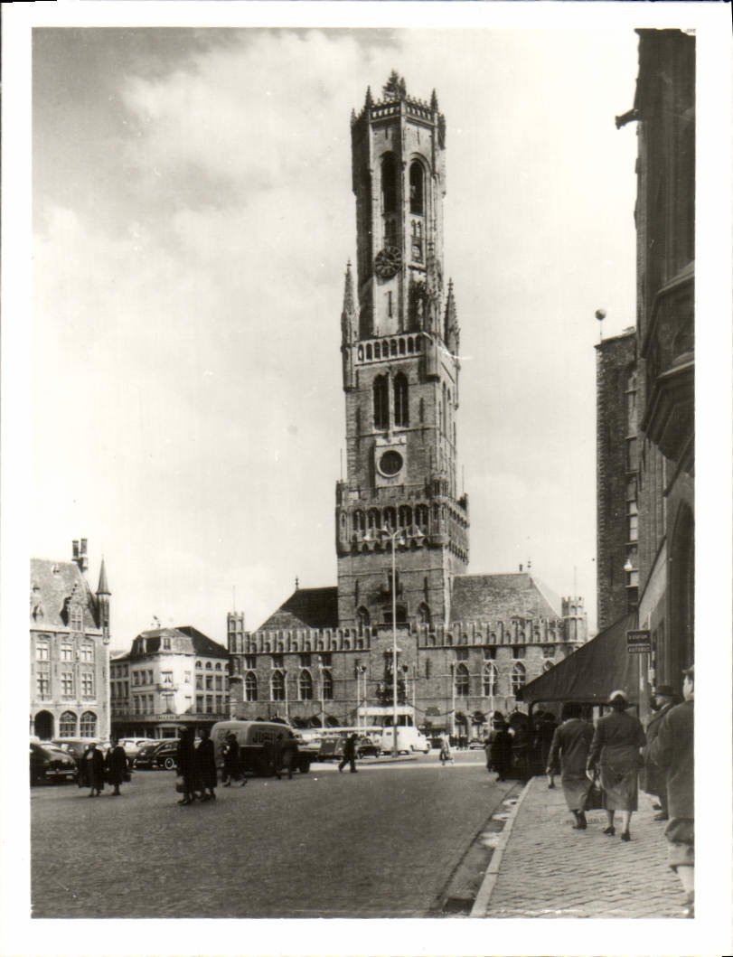 POSTAL MODERNA campanario de una iglesia de Brujas