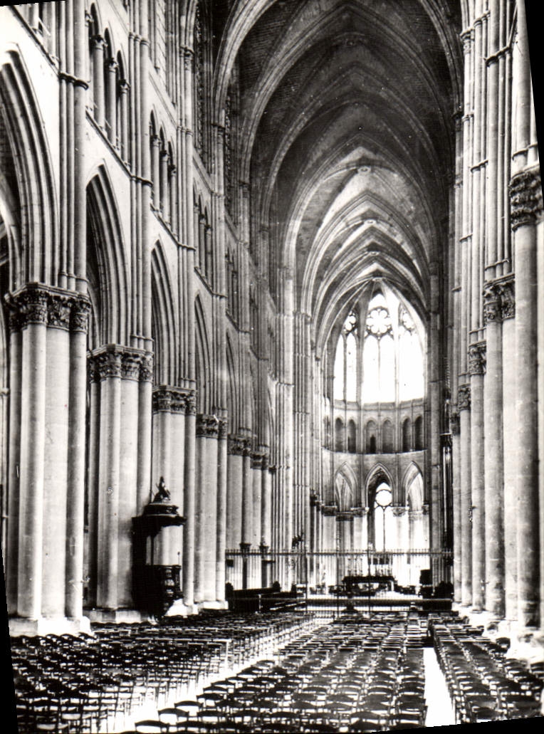 CPM Reims La Cathedrale Notre Dame La Nef Vue Du Grand Portail