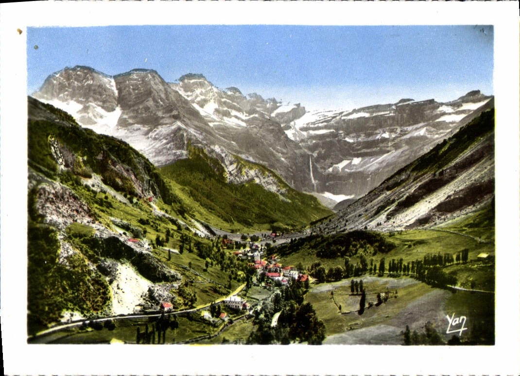 CPM Gavarnie Vue Generale et le Cirque