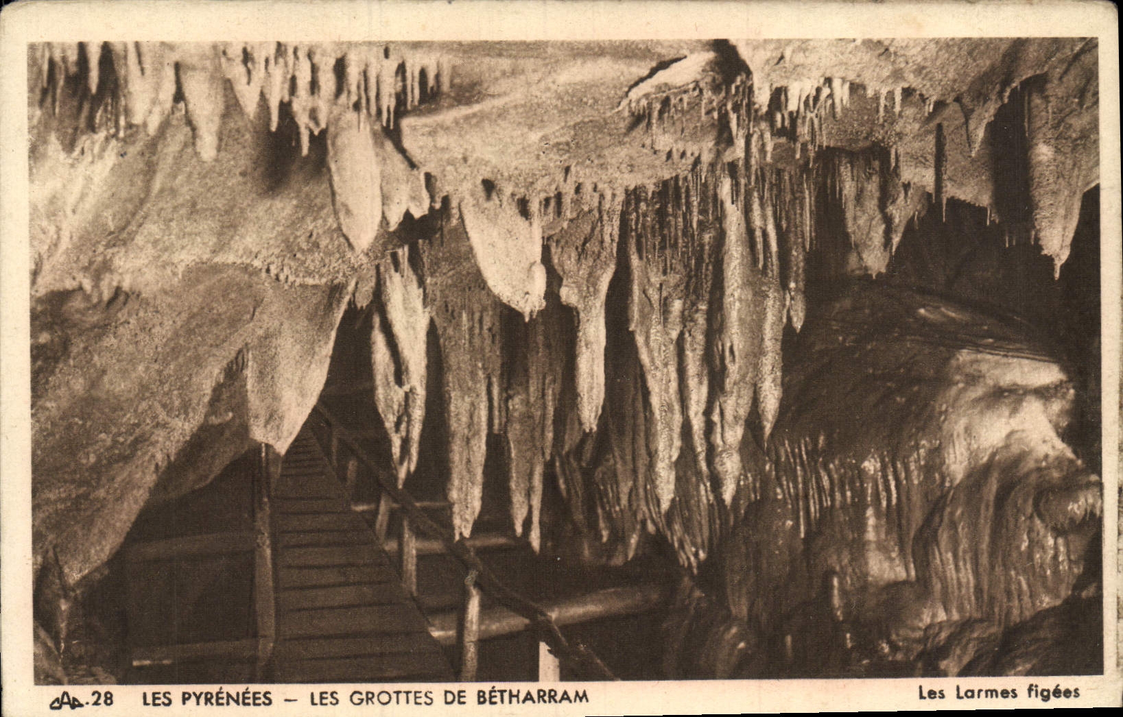 VINTAGE POSTCARD the Pyrenees Caves of Betharram fixed tears