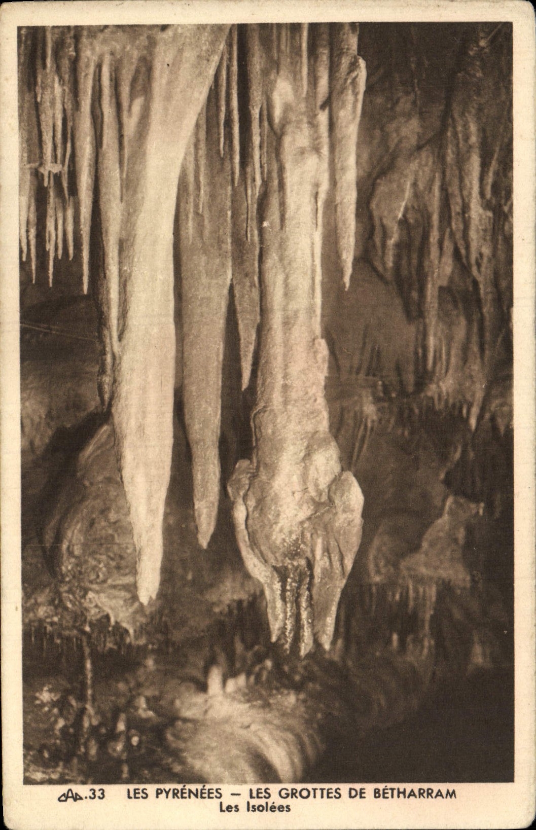 CPA Les Pyrenees Les Grottes de Betharram Les isolees