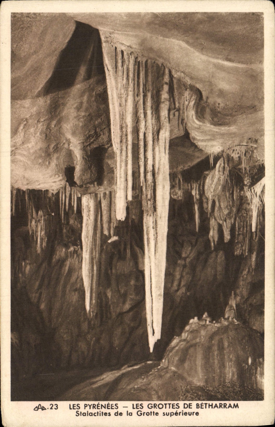 VINTAGE POSTCARD the Pyrenees Caves of Betharram Stalactites of the higher cave