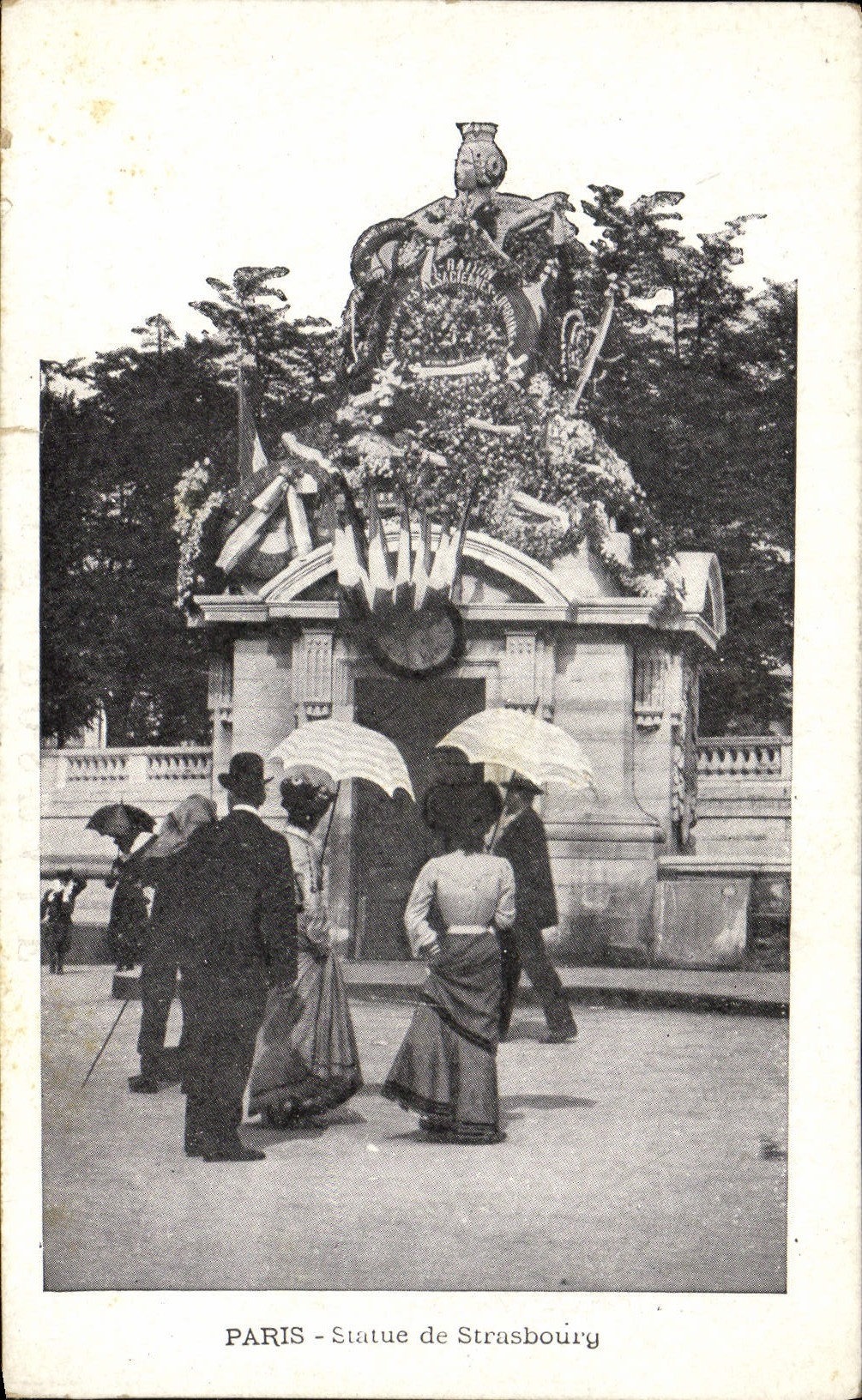 CPA Paris Statue de Strasbourg