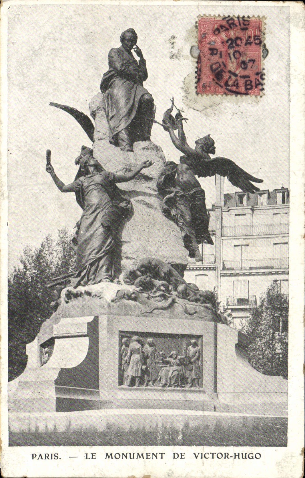 CPA Paris Le Monument de Victor Hugo