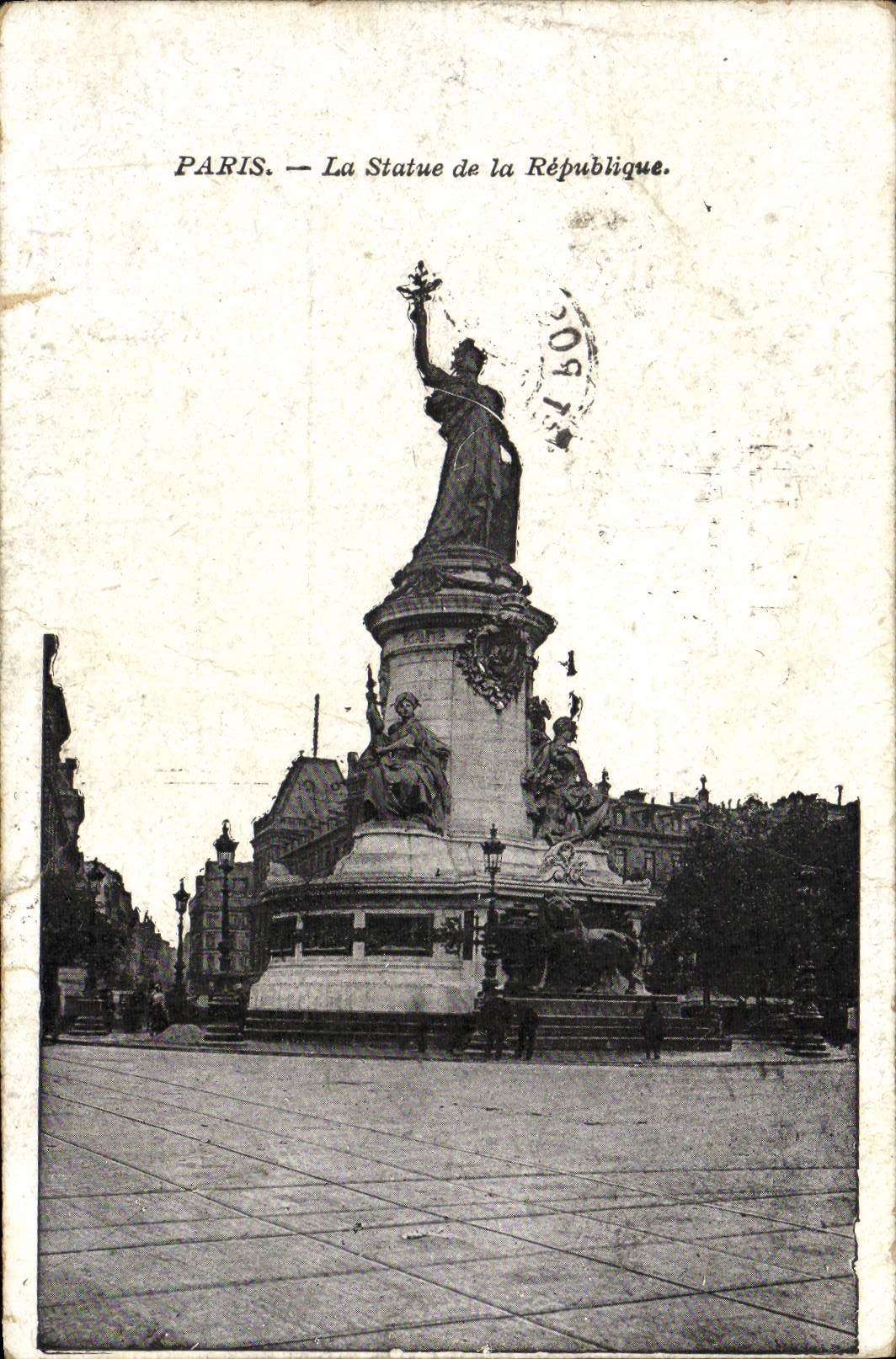 CPA Paris La Statue de la Republique 