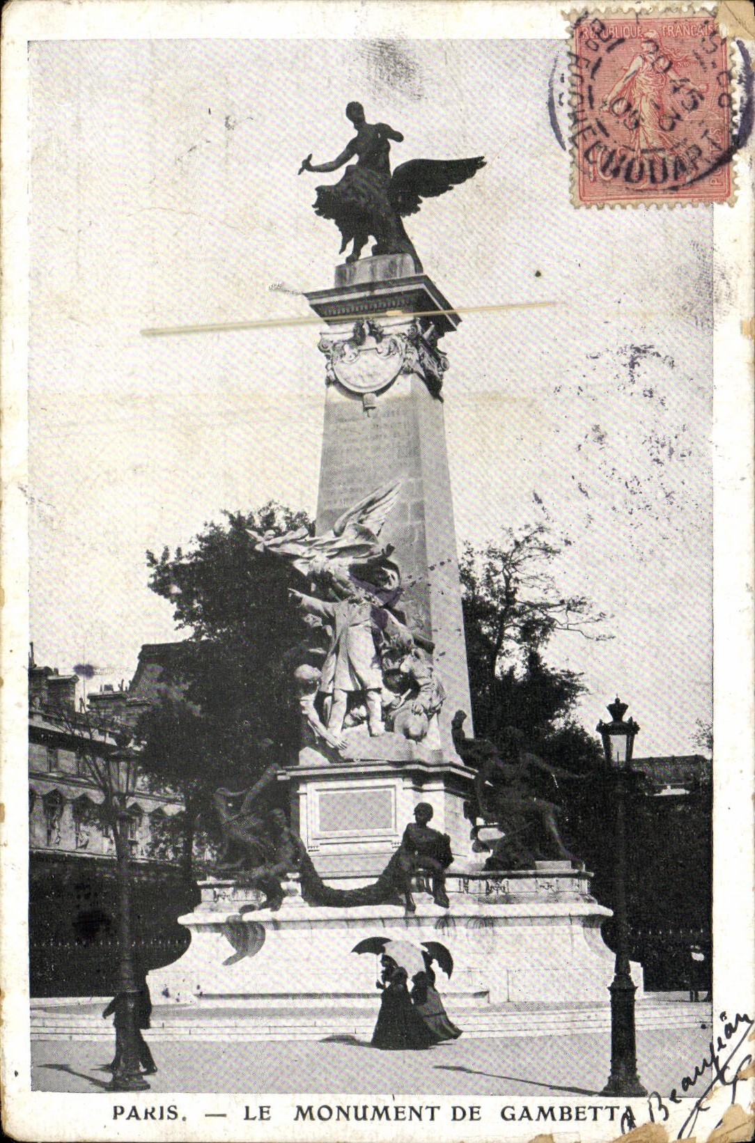 CPA Paris Le Monument de Gambetta 