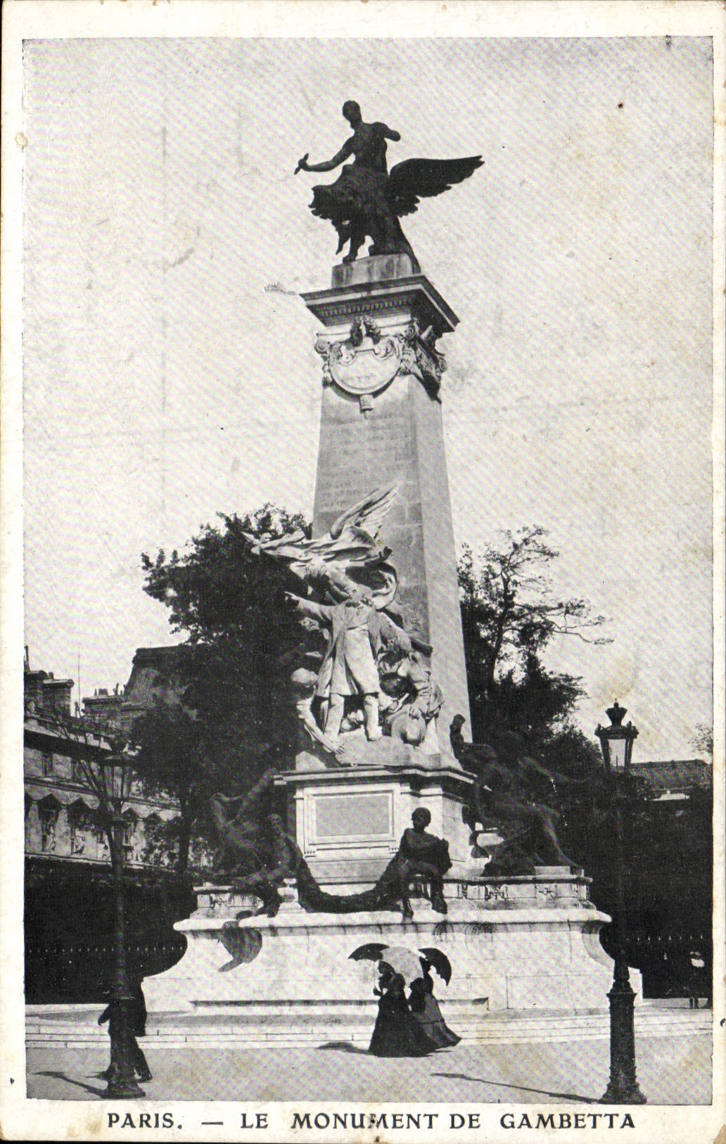 CPA Paris Le Monument de Gambetta 