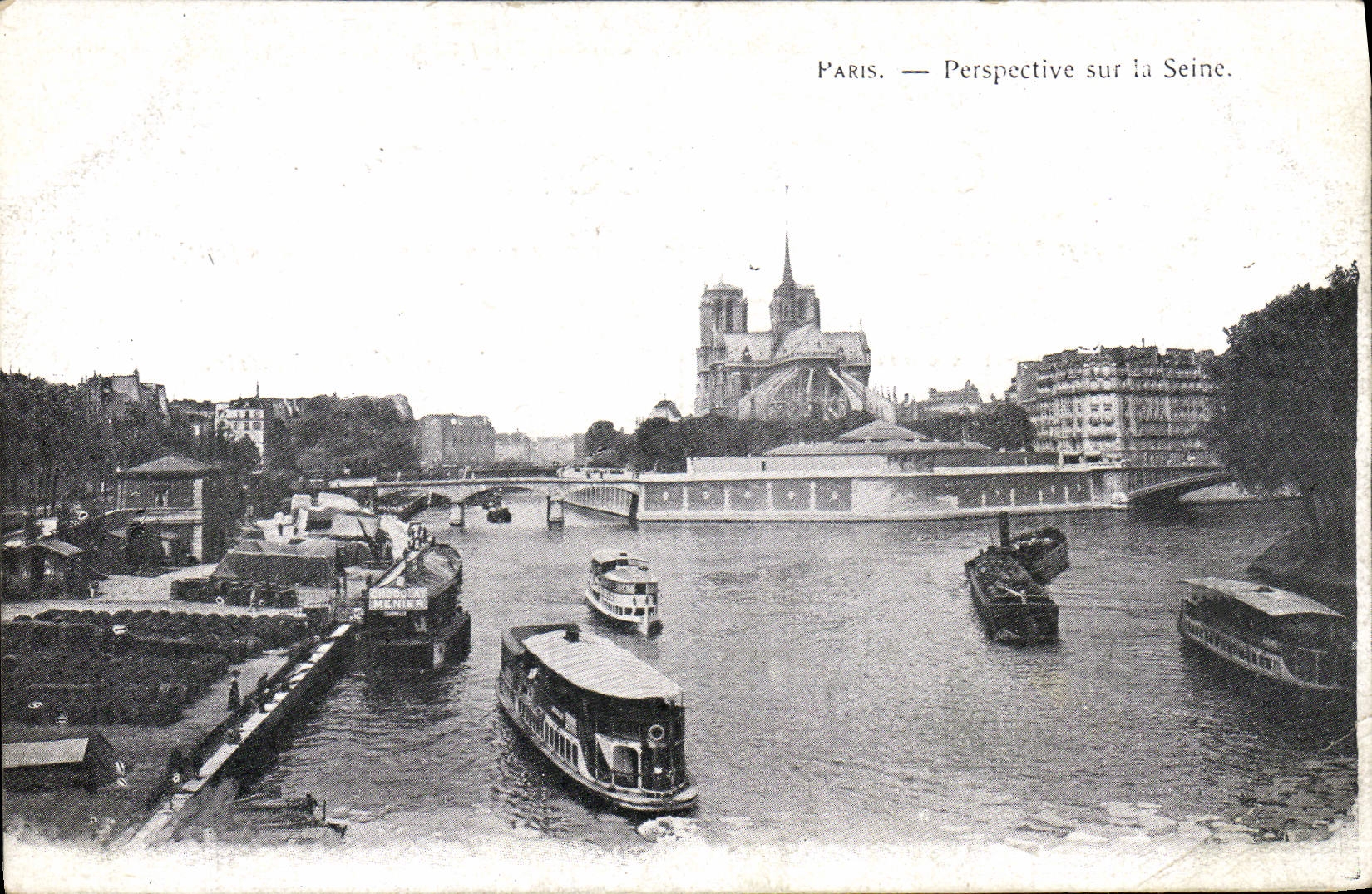 CPA Paris Perspective sur la Seine Bateaux Notre Dame