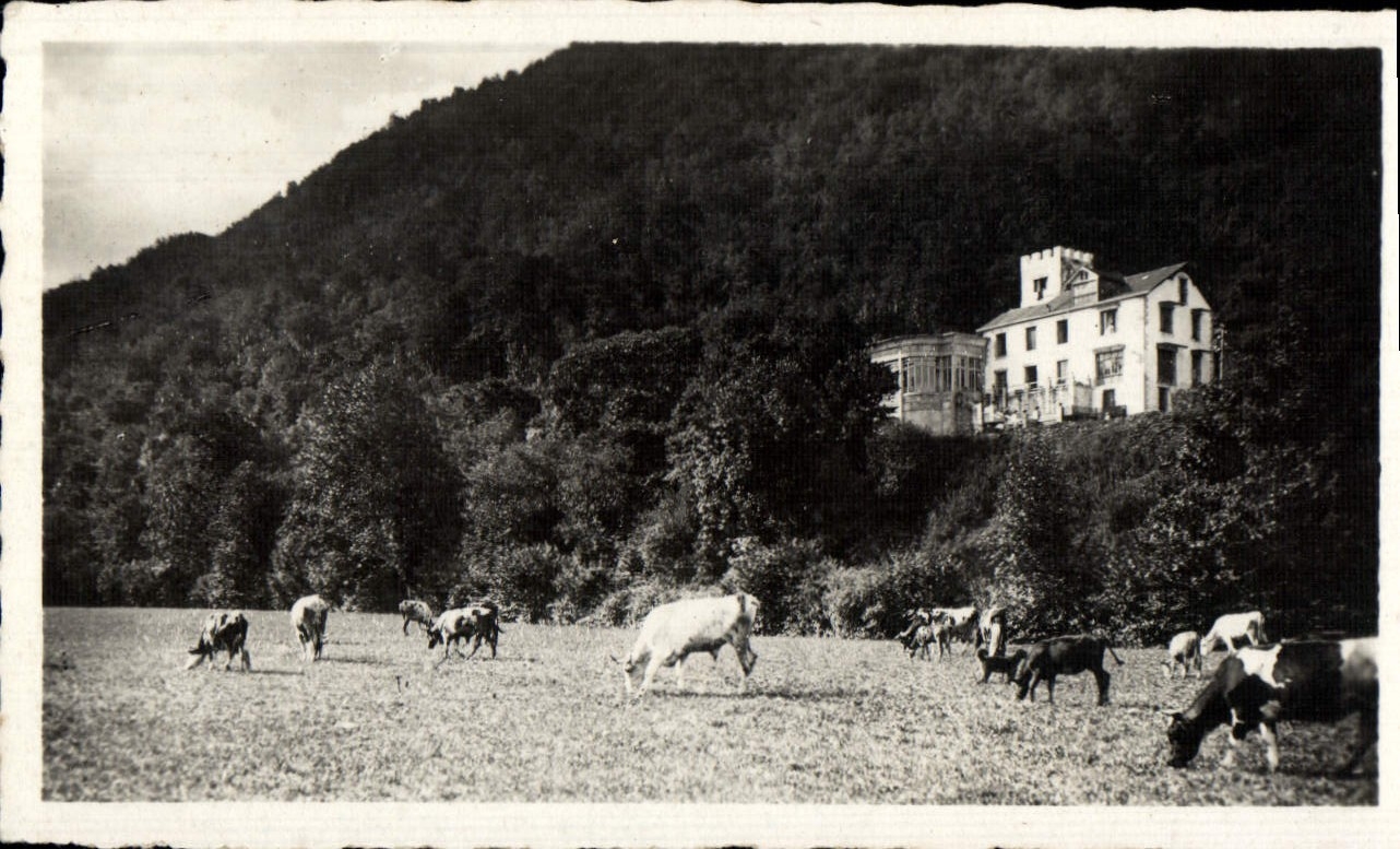 CPM Les Pyrenees Les Grottes De Betharram La Hall De Sortie Et Le Restaurant Des Grottes