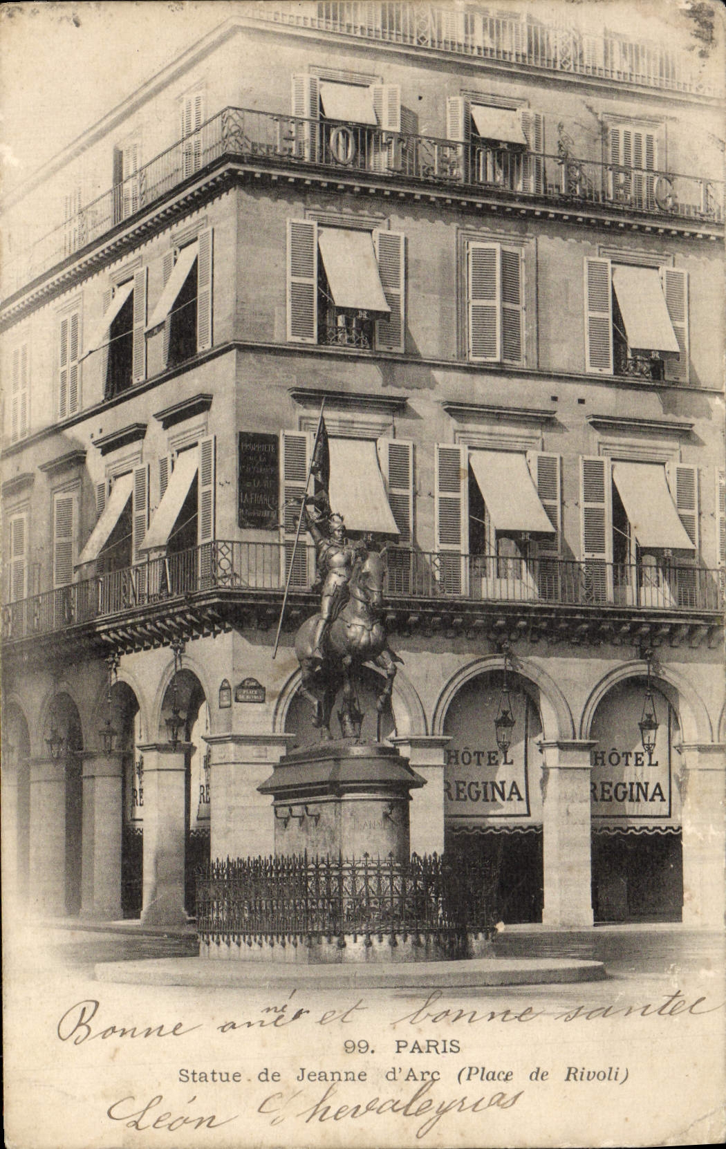 CPA Paris Statue De Jeanne d'Arc Hotel Regina