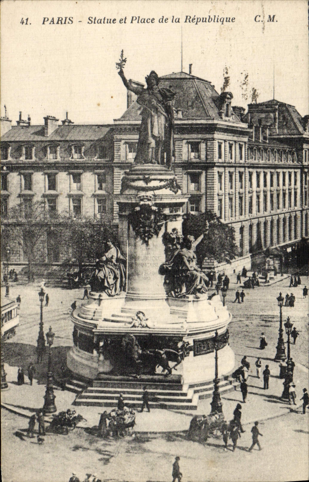 CPA Paris Statue Et Place De La Republique