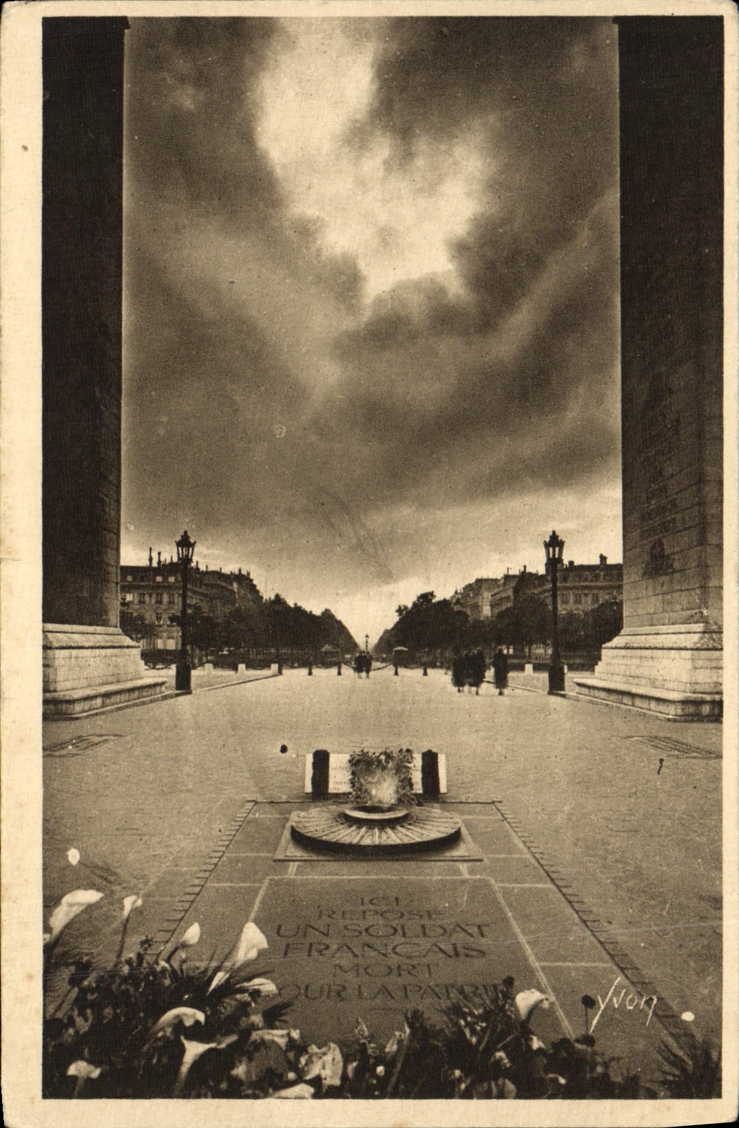 CPA Paris En Flanant Tombeau Du Soldat Inconnu