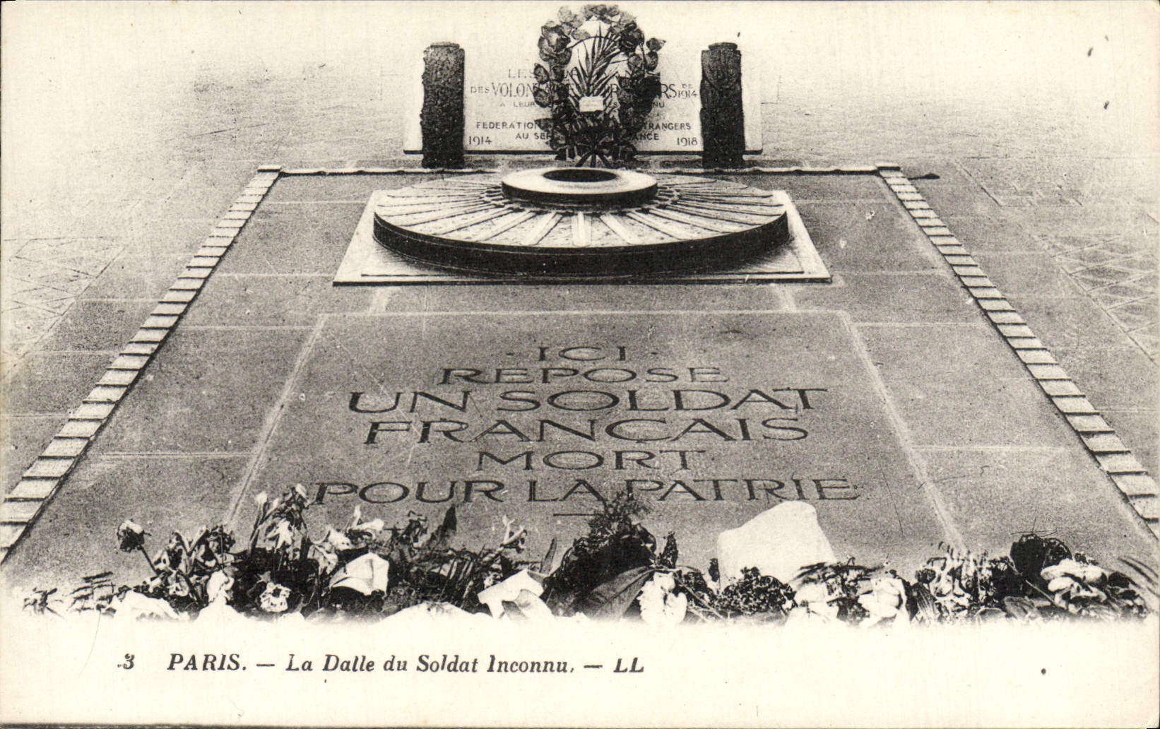 CPA Paris La Dalle Du Soldat Inconnu Militaria