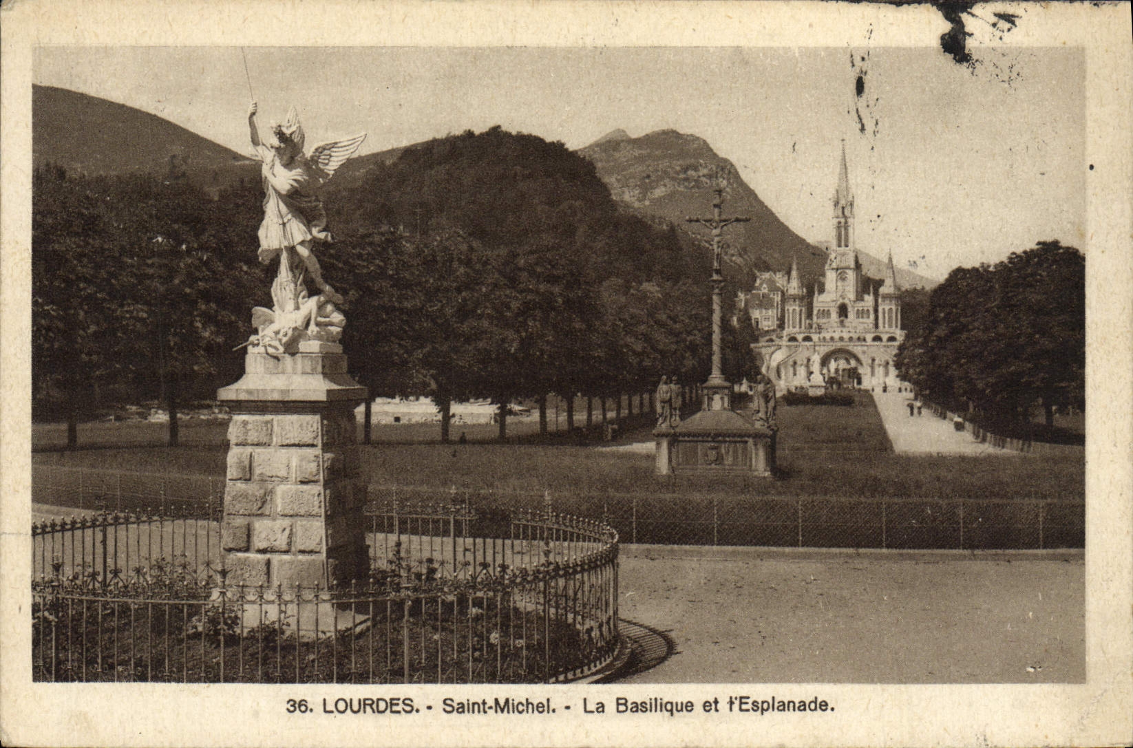 VINTAGE POSTCARD Heavy Saint Michel the Basilica And the Esplanade