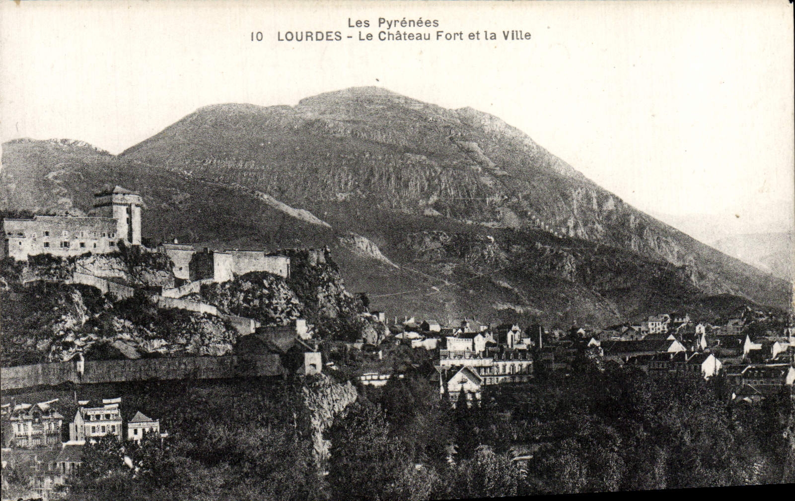 VINTAGE POSTCARD the Heavy Pyrenees the Strong Castle And the City