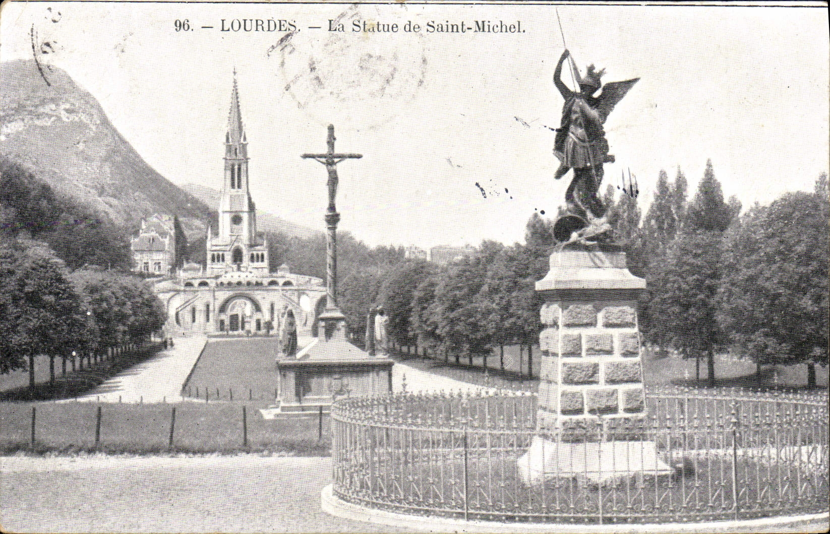 VINTAGE POSTCARD Heavy the Statue of Saint Michel