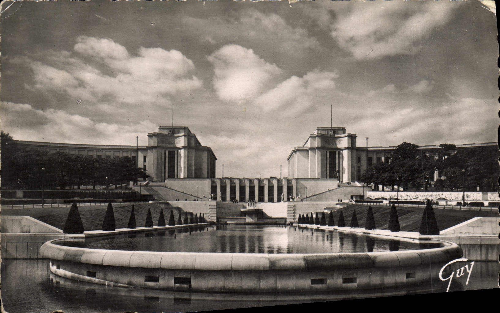 CPM Paris Le palais de Chaillot vu des jardins