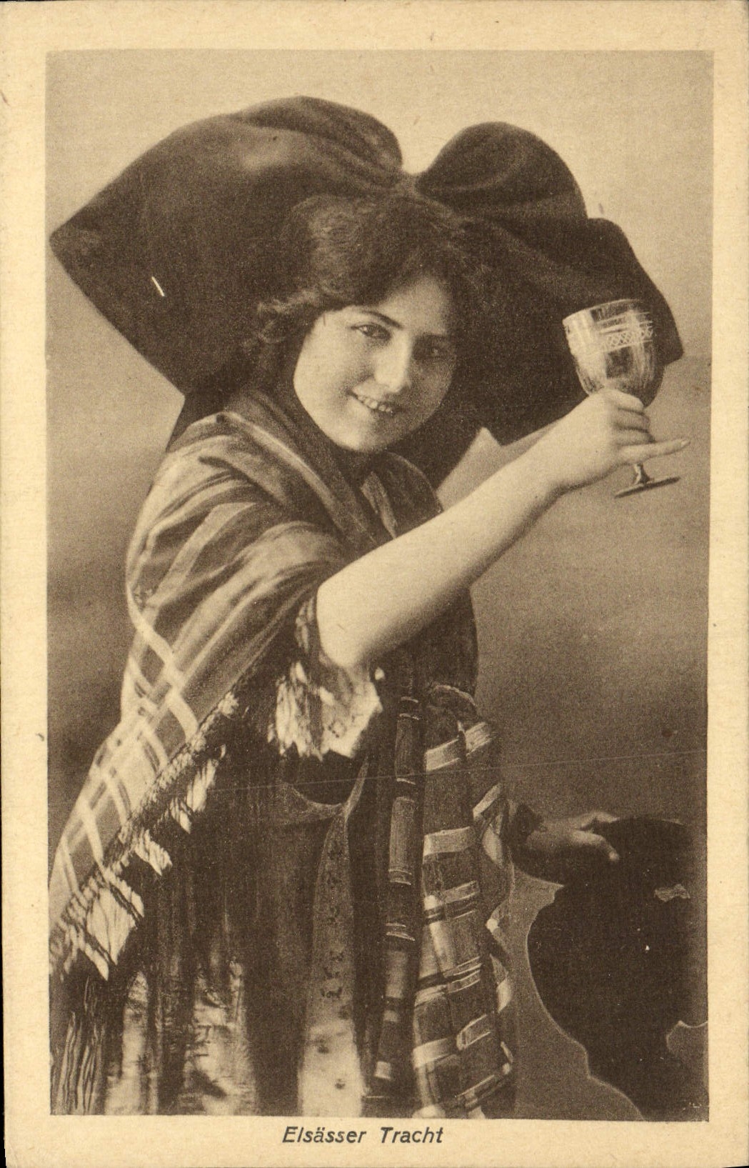 CPA Fantaisie Elsassesr Tracht Femme Alsace Folklore