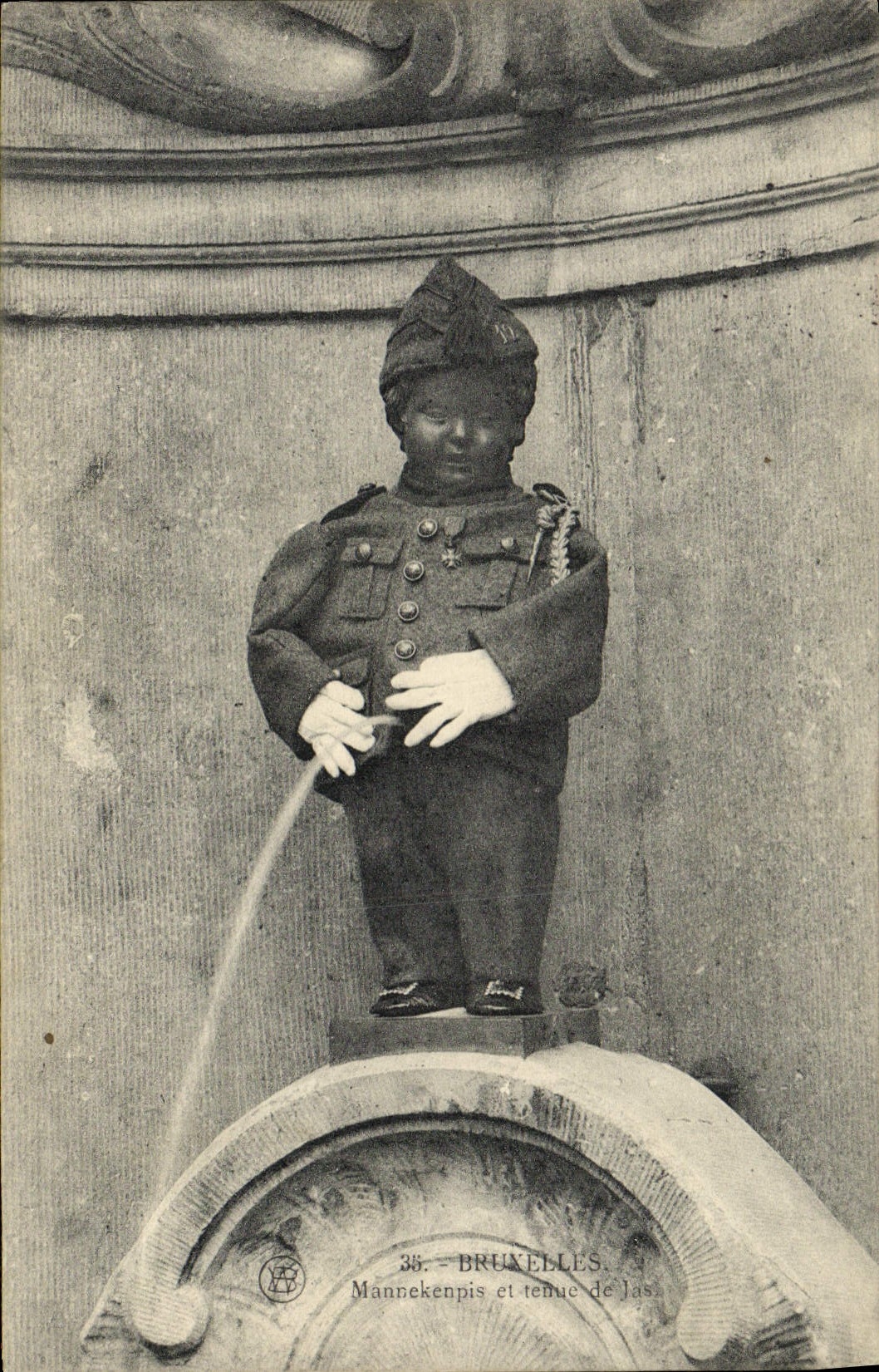 POSTAL Bruselas Manneken de la VENDIMIA y sostenido peor de Jas