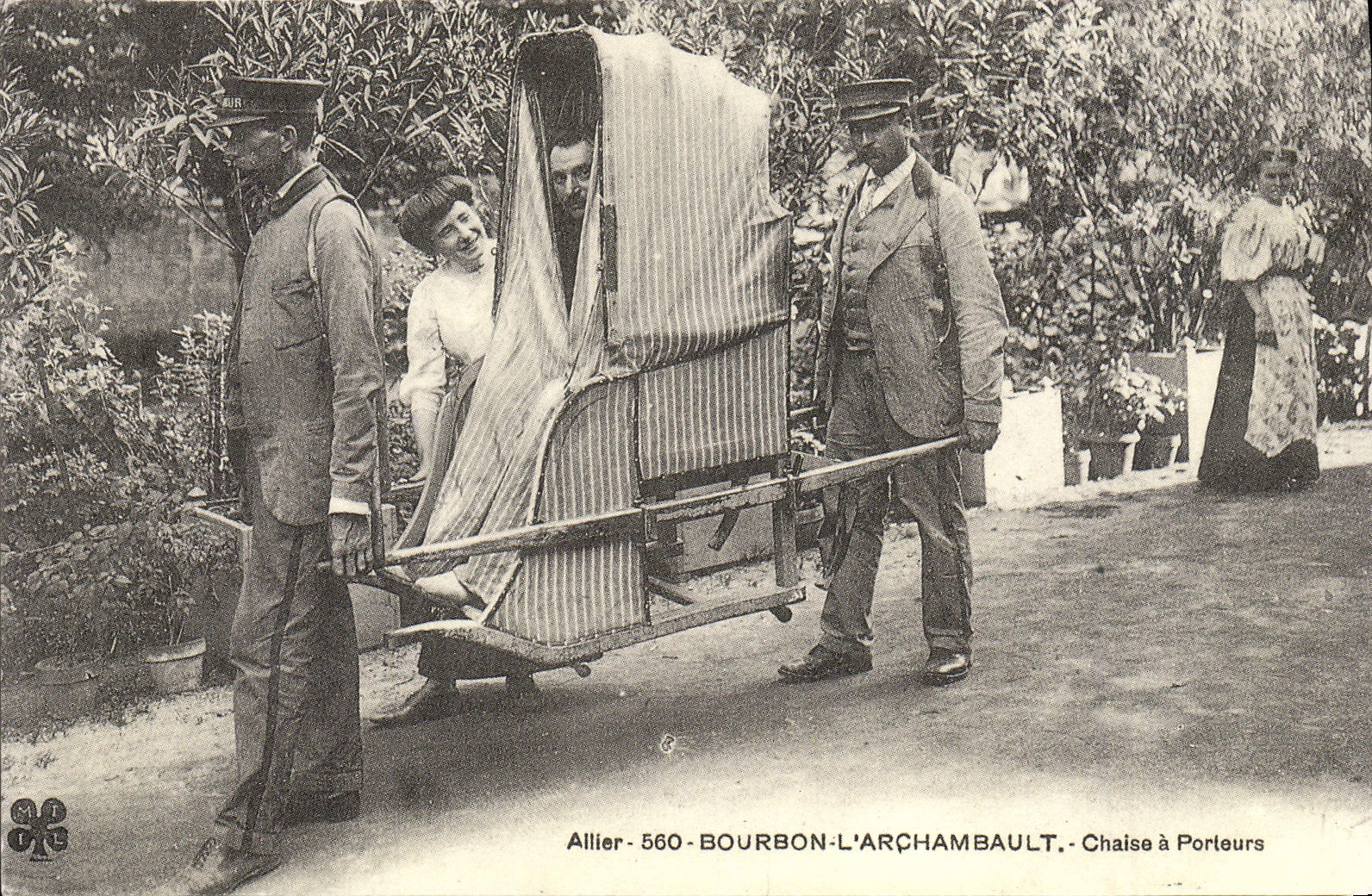 REPRO Allier Bourbon L'Archambault Chaise a Porteurs