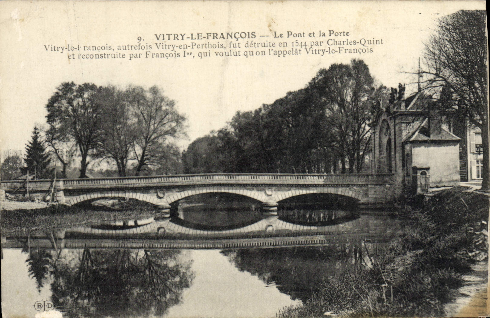 VINTAGE POSTCARD Vitry François the Bridge and the Gate