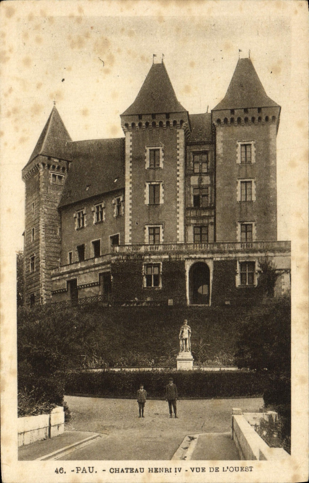 VINTAGE POSTCARD Pau Castle Henri IV Sight Of the West