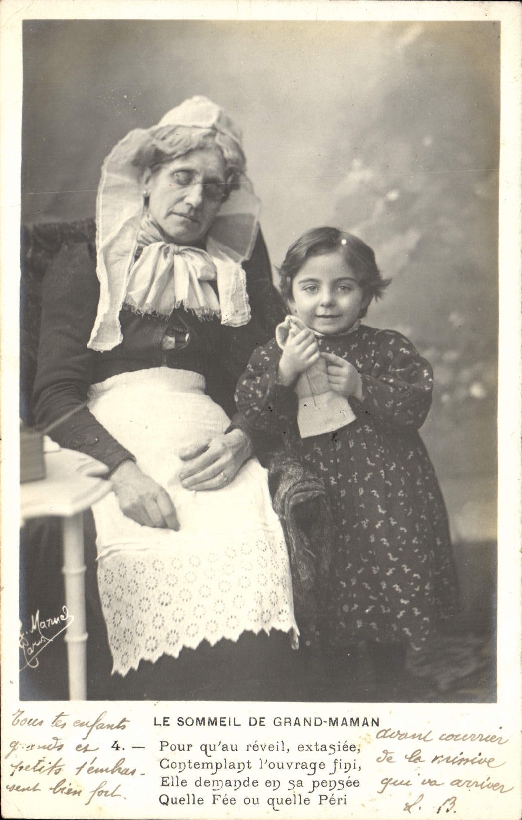 VINTAGE POSTCARD the Sleep Of Large Mom Child Woman