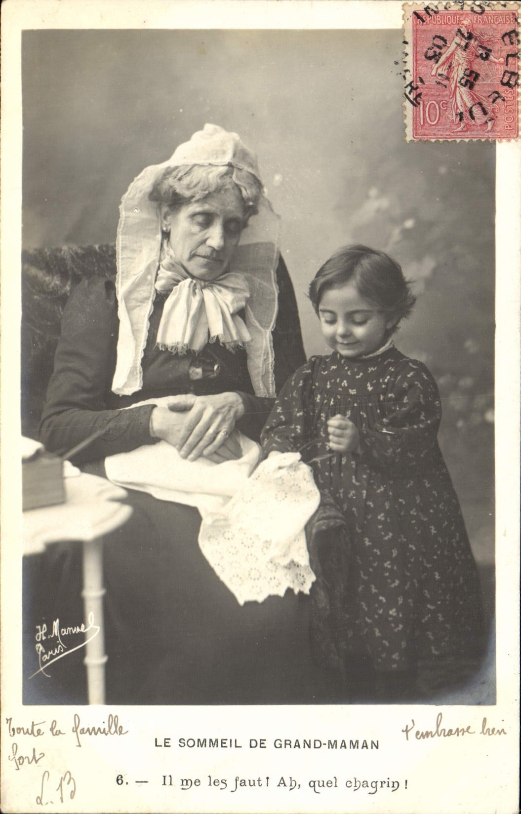 CPA Le Sommeil De Grand Maman Enfant