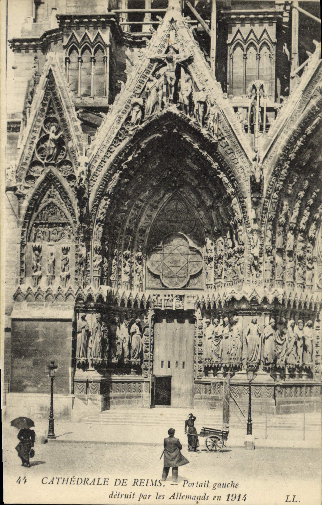 VINTAGE POSTCARD Cathedral Of Left Rheims Gate