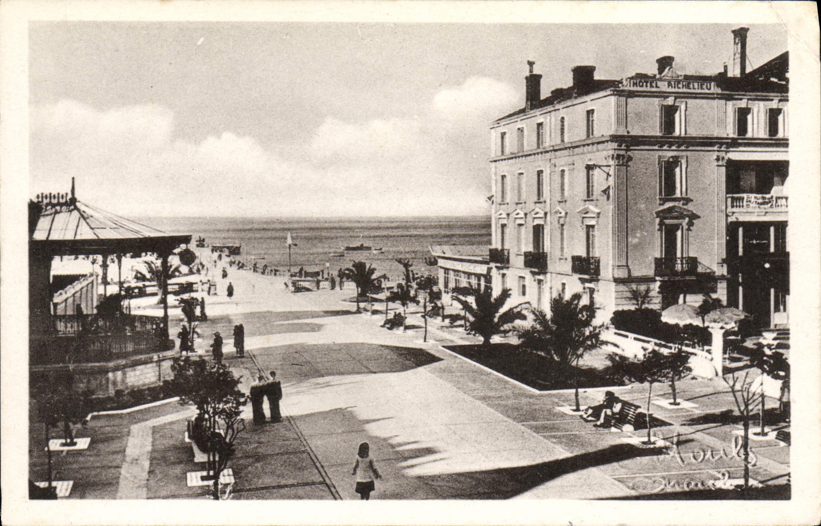 VINTAGE POSTCARD Arcachon Places Thiers