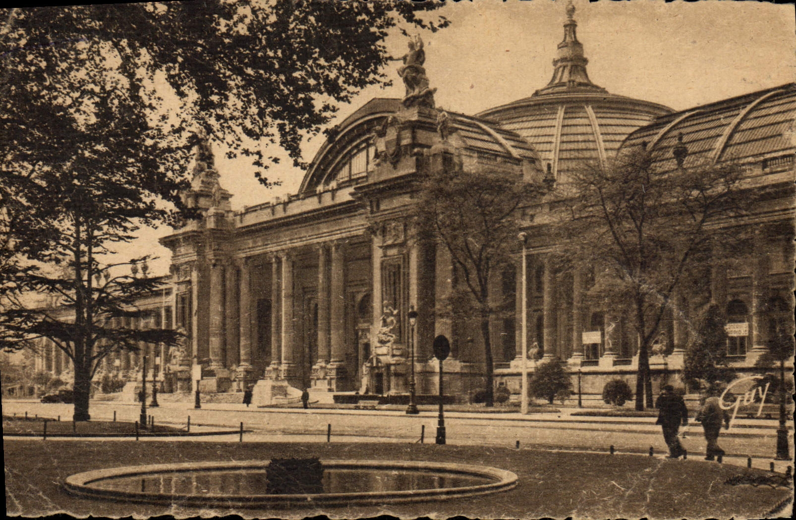 CPM Paris Et Des Le Grand Palais