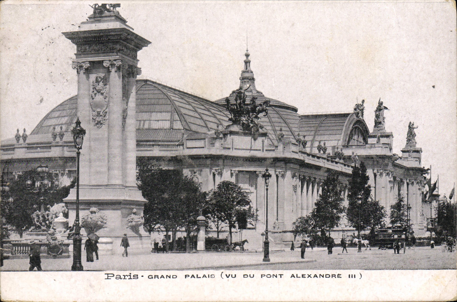 CPA Paris Grand Palais Vu du pont Alexandre III