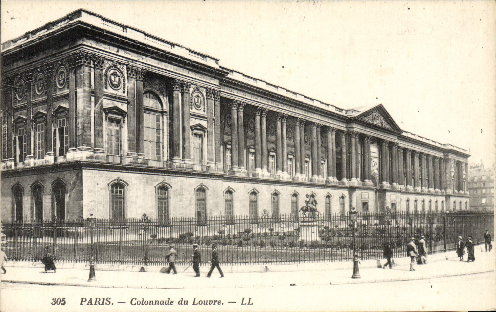 CPA Paris Colonnade Du Louvre