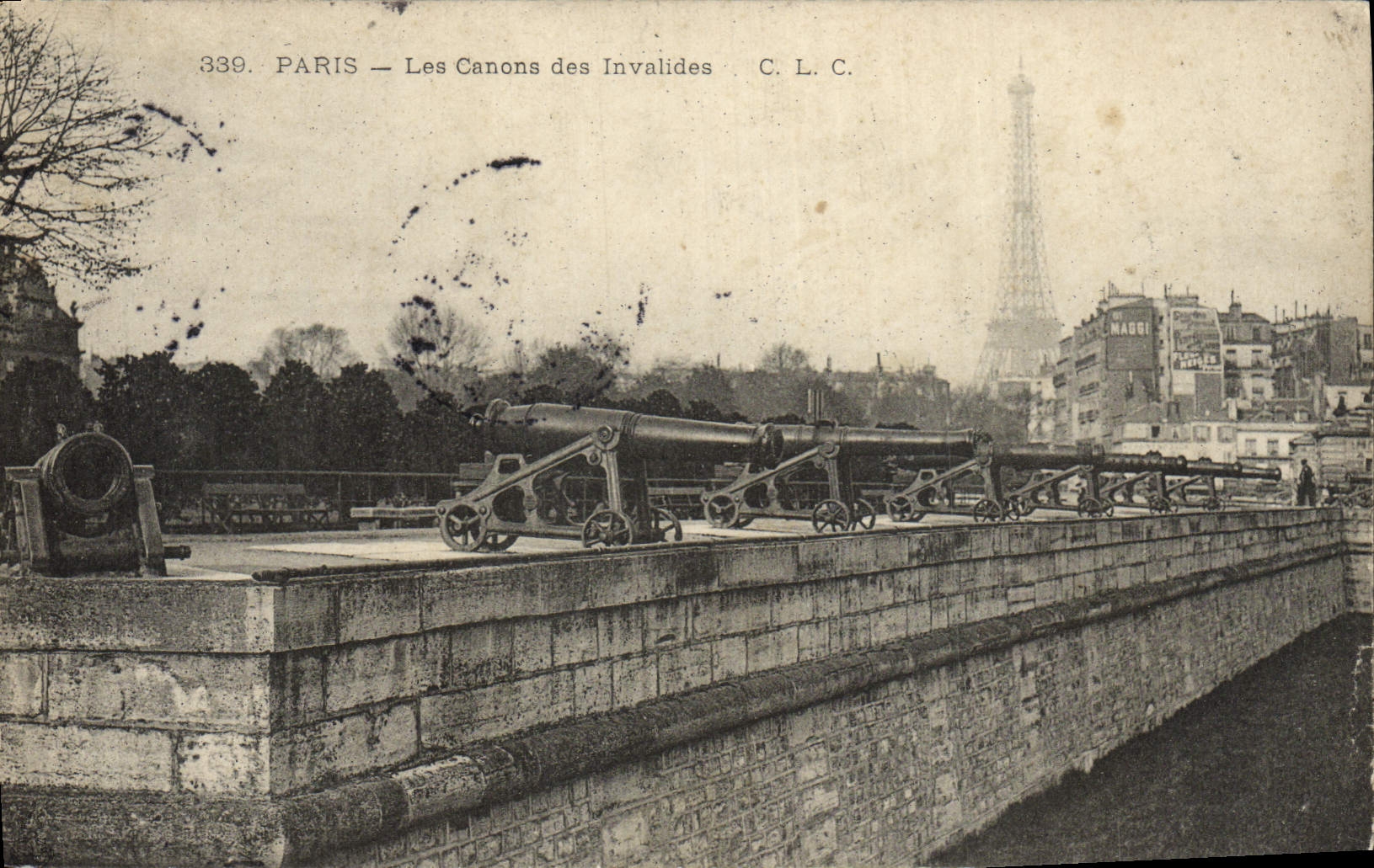 CPA Paris Les Canons Des Invalides Canons Tour Eiffel