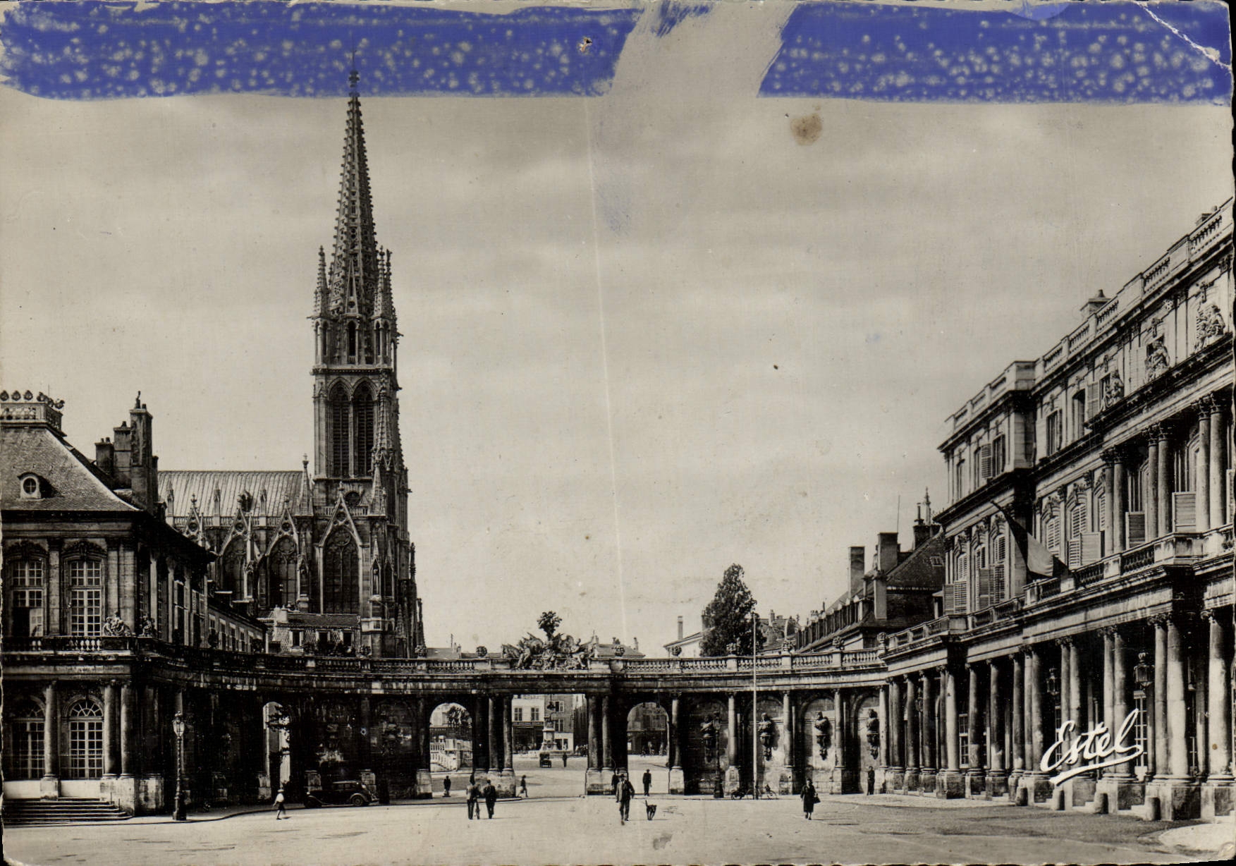 CPM Nancy Place De la Carriere Palais Du Gouvernement Colonnade Et Eglise Saint Epvre
