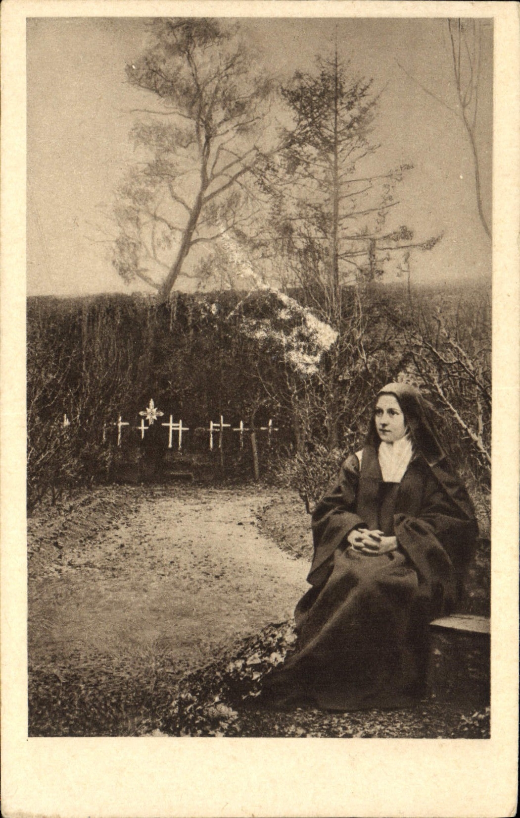 VINTAGE POSTCARD co. Therese Of the Jesus child Sitting In the Garden Of the Canal