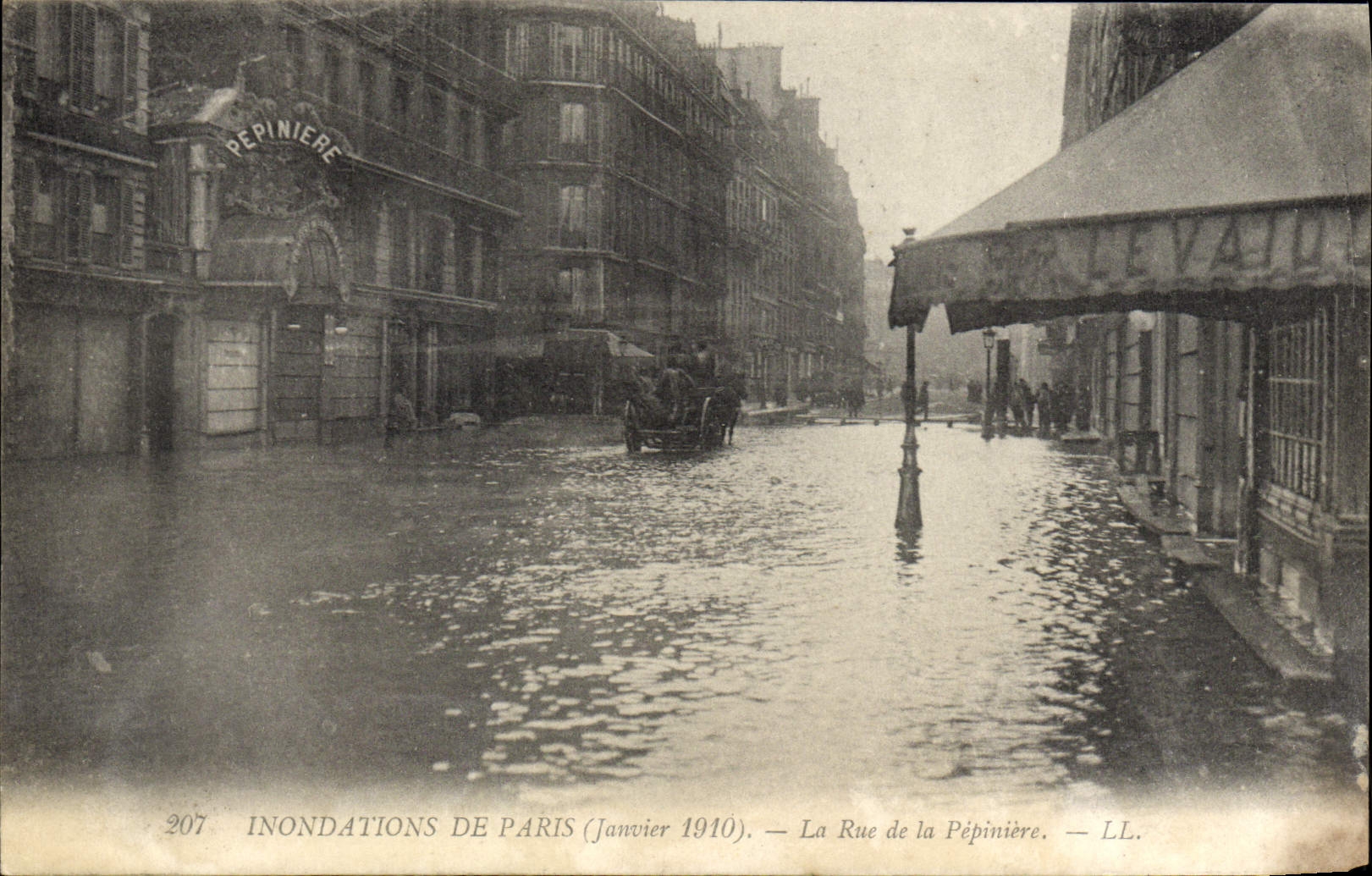CPA Inondations De Paris la Rue De La Pepiniere Janvier 1910